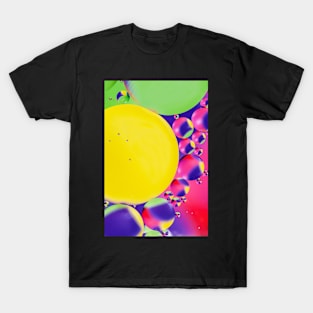 Colorful close up of oil drops in water T-Shirt